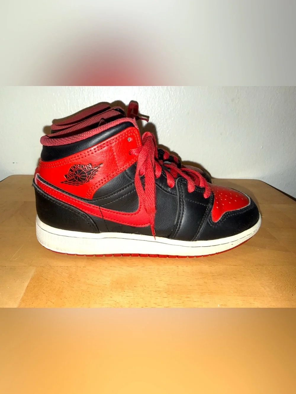 Jordan 1 Mid Bred Black Red Kids Youth Size 4Y DQ8423-060, Sneakers